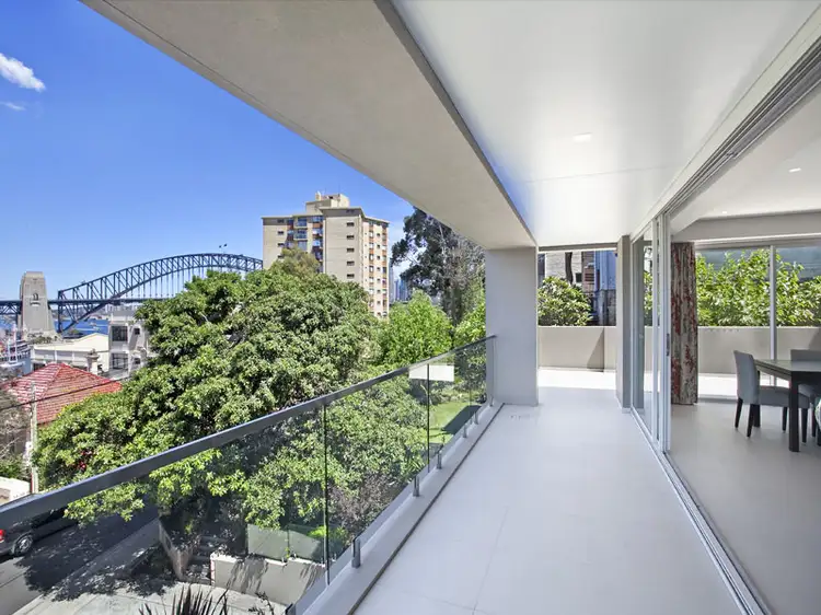 2/28 East Crescent Street