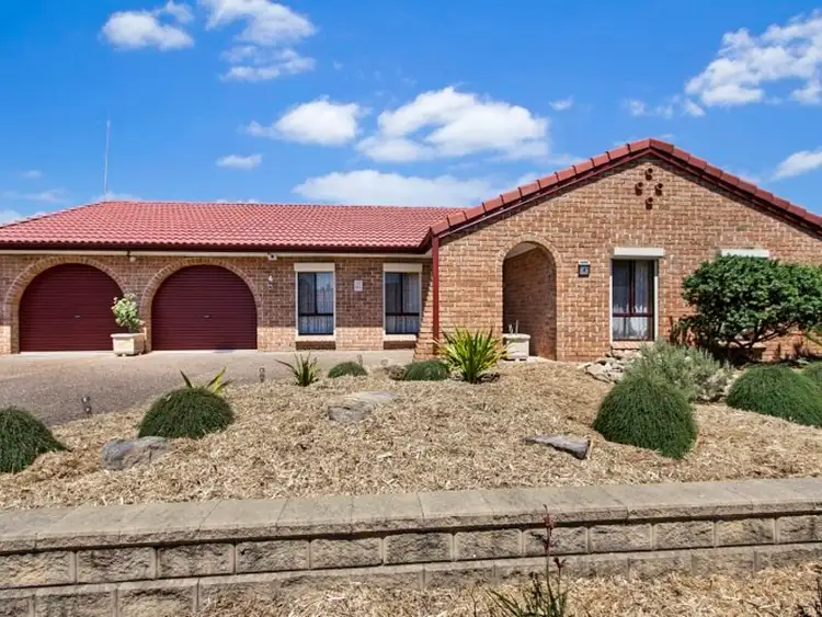 4 Audrey Place, Quakers Hill NSW 2763