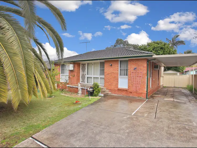8 Lang Crescent, Blackett NSW 2770