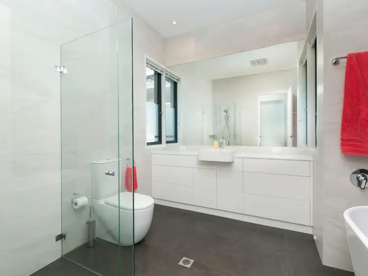 Sixth view of Homely house listing, 18 Charles Street, Castlecrag NSW 2068