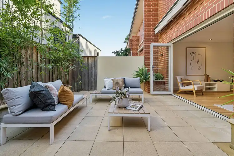 4/10 Eaton Street