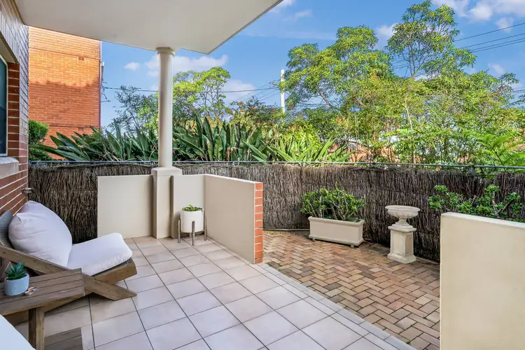 2/81A Glover Street