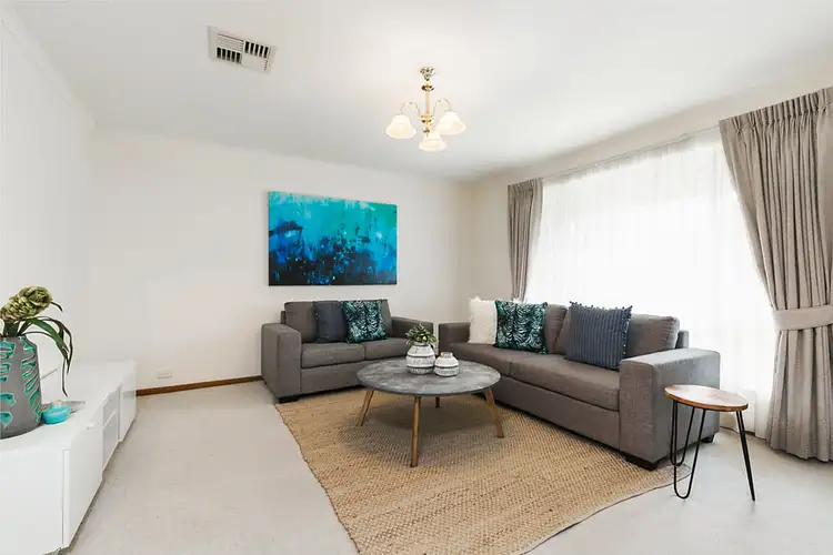 6 Tilbrook Crescent