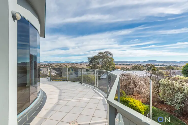 60 Halloran Drive, Jerrabomberra NSW 2619
