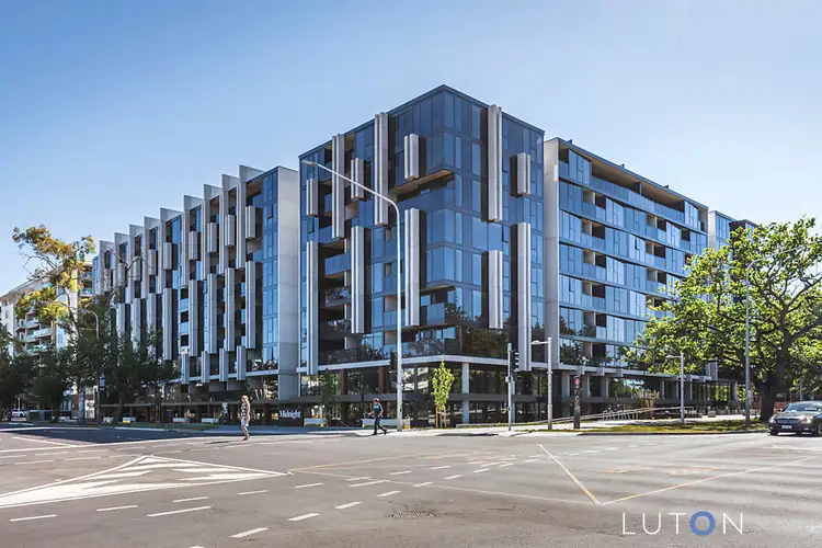 230/1 Eloura Street