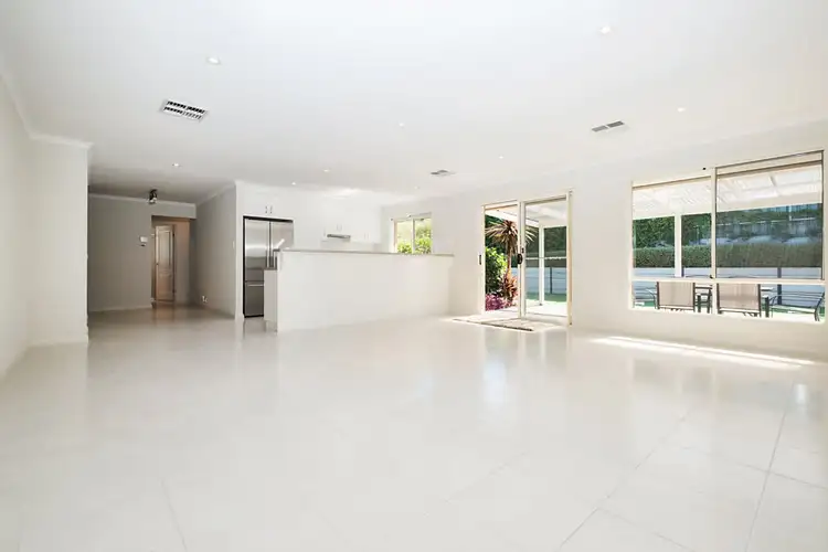 Fifth view of Homely house listing, 8 Elizabeth Crescent, Hallett Cove SA 5158