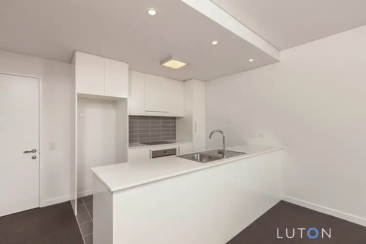 35/116 Easty Street