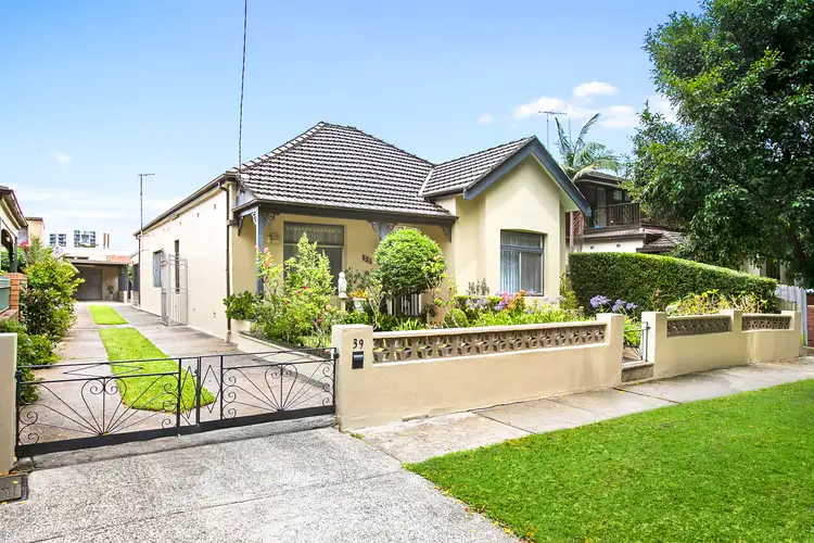Main view of Homely house listing, 39 Milroy Avenue, Kensington NSW 2033