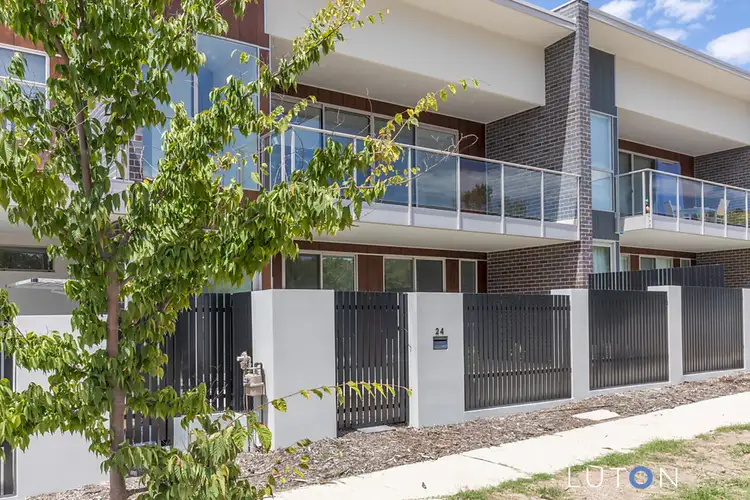 24 Isherwood St