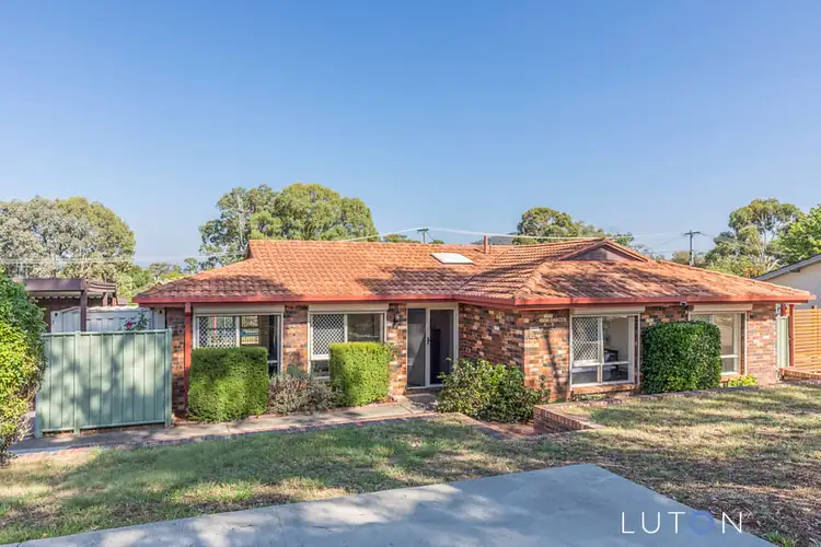 32 Sainsbury Street, Wanniassa ACT 2903