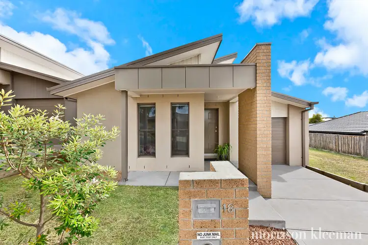 18 Tooradin Crescent, Doreen VIC 3754