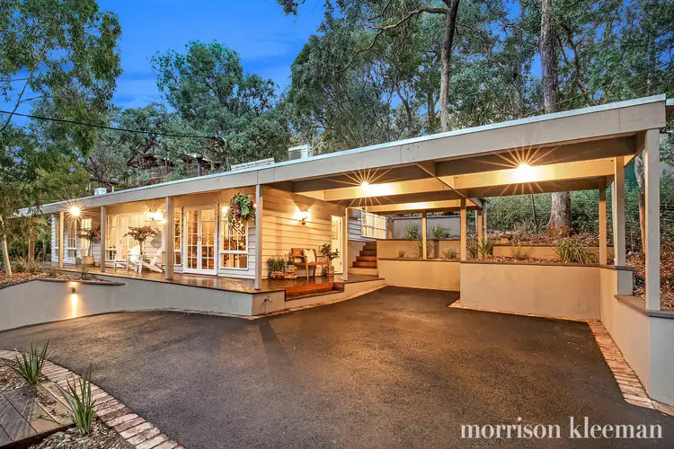 8 Scenic Crescent, Eltham North VIC 3095