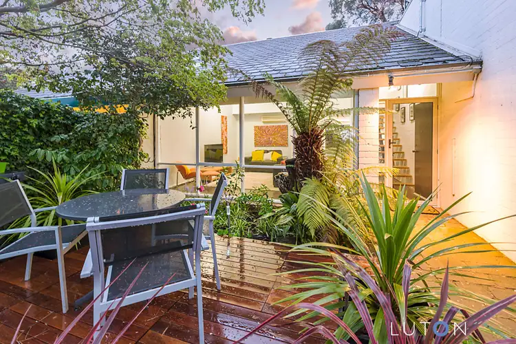 10 Maclachlan Street, Holder ACT 2611