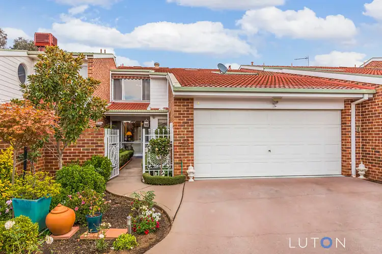 4/4 Clamp Place, Greenway ACT 2900