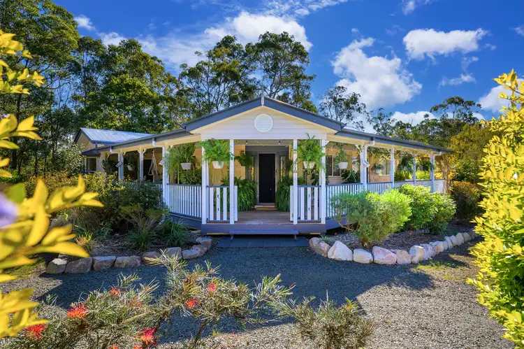 18 Deakin Court, Southside QLD 4570