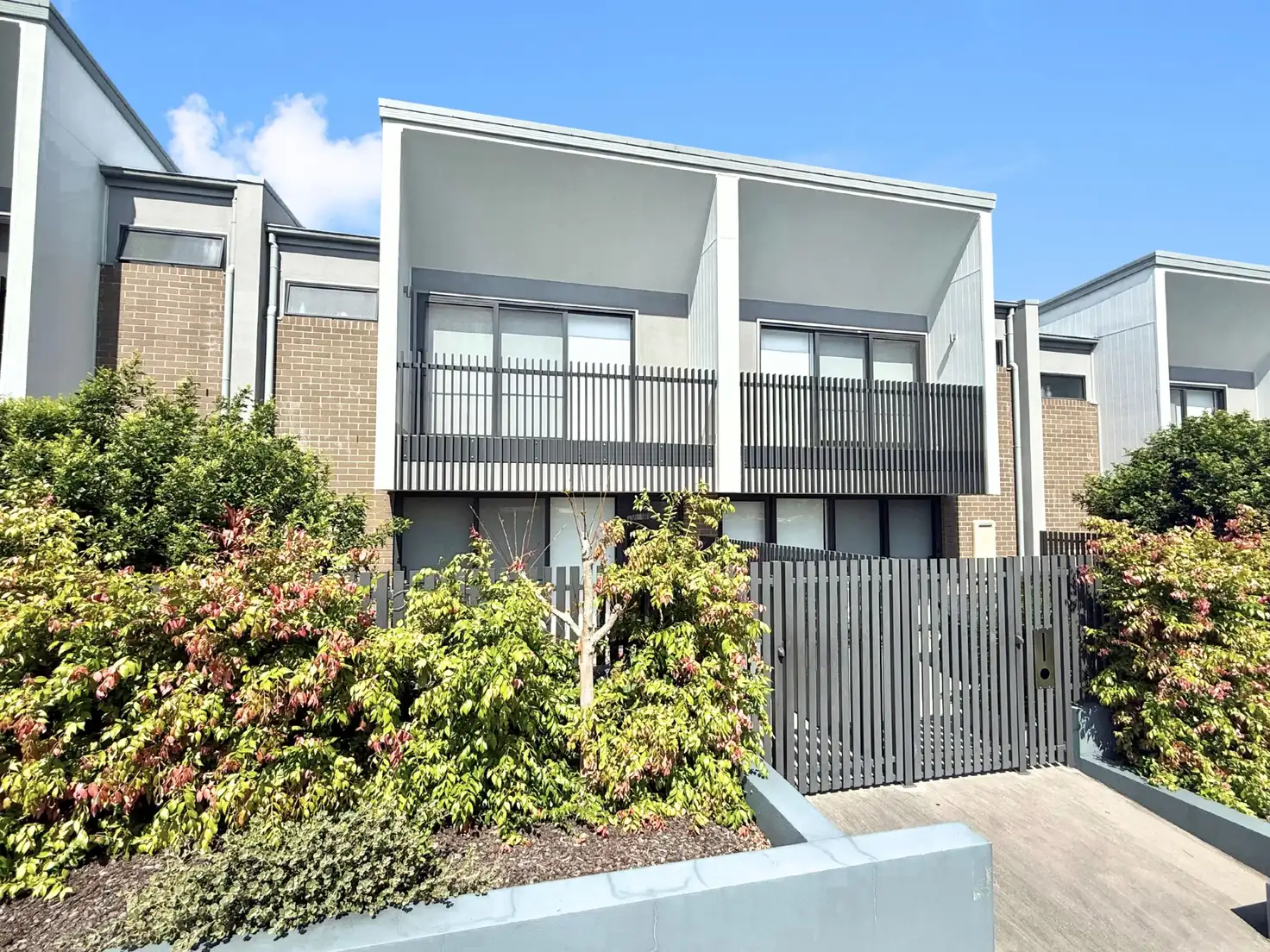 Main view of Homely townhouse listing, 8 Alight Circuit, Cameron Park NSW 2285