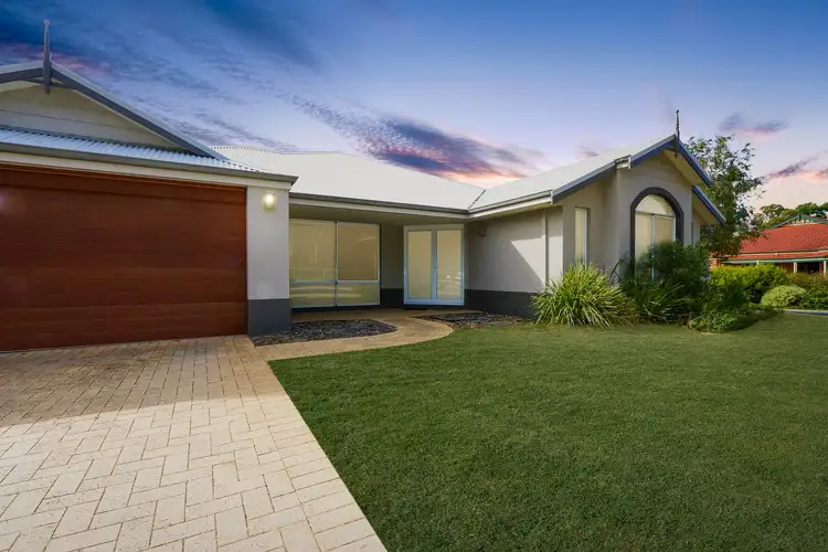 13 Lakeside Drive, College Grove WA 6230