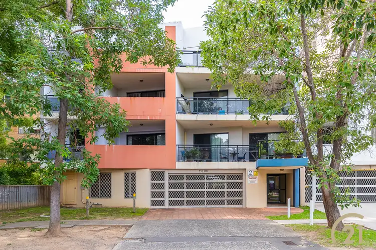 10/2 The Crescent, Fairfield NSW 2165