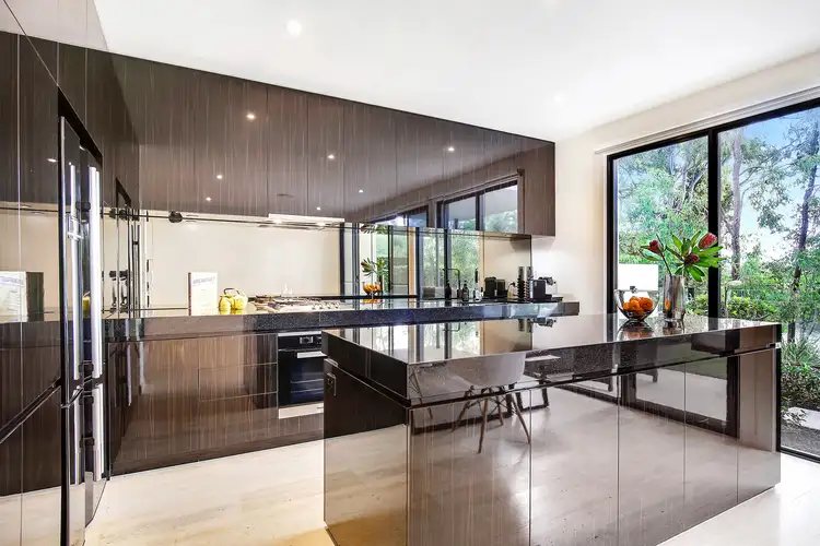 60 Theatre Drive, Benowa QLD 4217