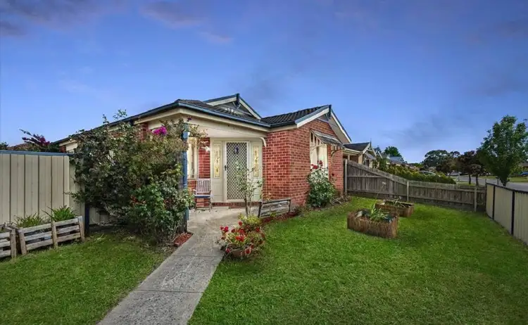 24 Wakenshaw Crescent, Pakenham VIC 3810