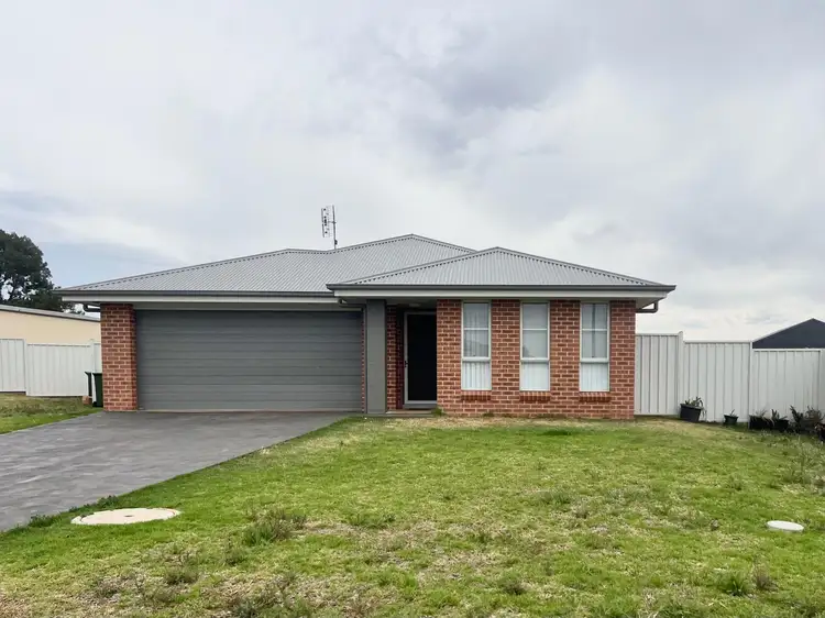 12 Yuwambi Close, Parkes NSW 2870