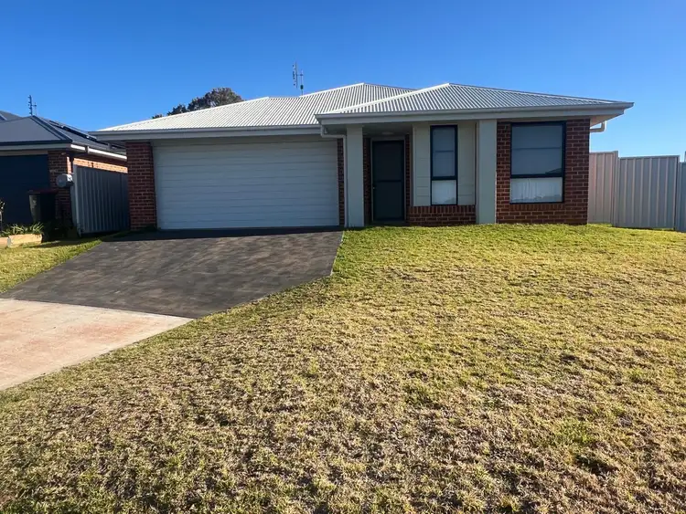 14 Yuwambi Close, Parkes NSW 2870