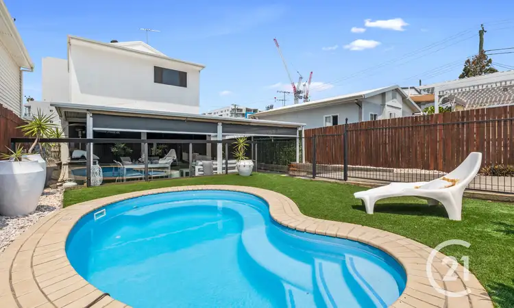 137 Mein Street, Scarborough QLD 4020