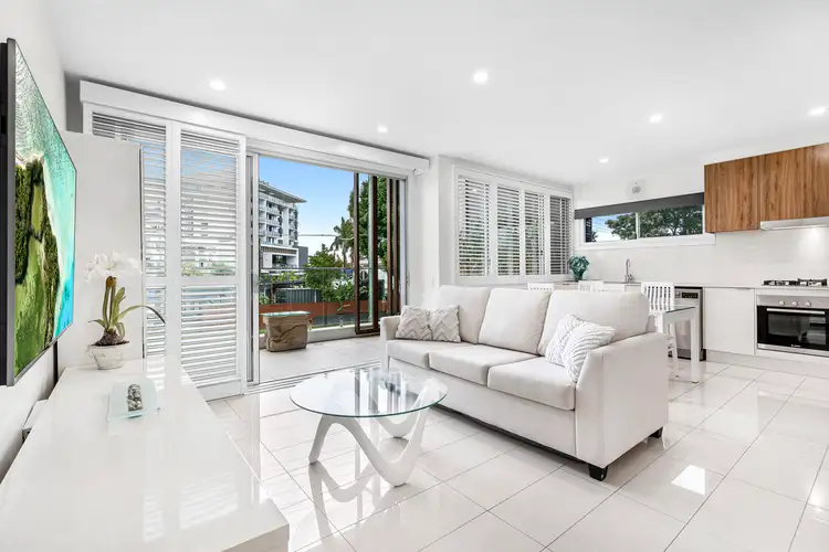 Second view of Homely apartment listing, 8 of 22 Bay Terrace, Wynnum QLD 4178