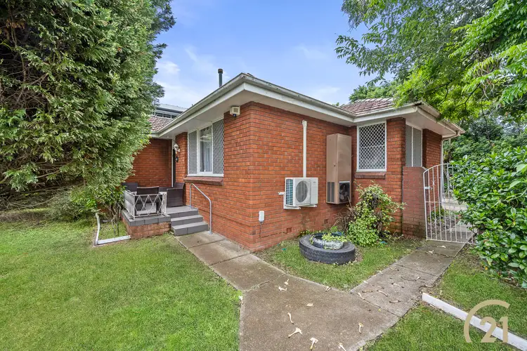 18 Waterside Crescent, Carramar NSW 2163