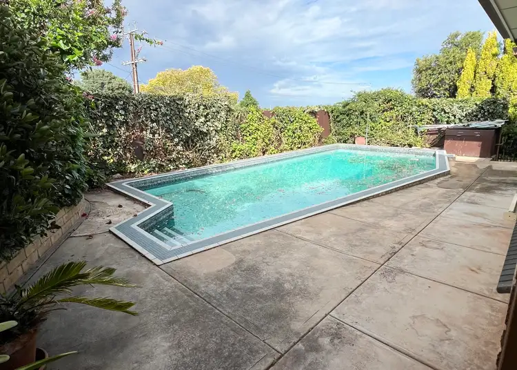 212 Maxwell Rd, Para Hills SA 5096