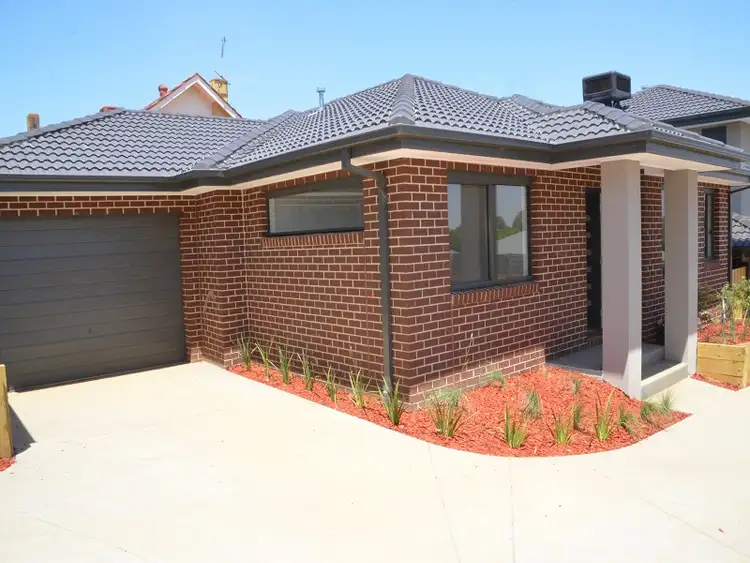 Main view of Homely unit listing, 2/23 Jacqueline Place, Pakenham VIC 3810
