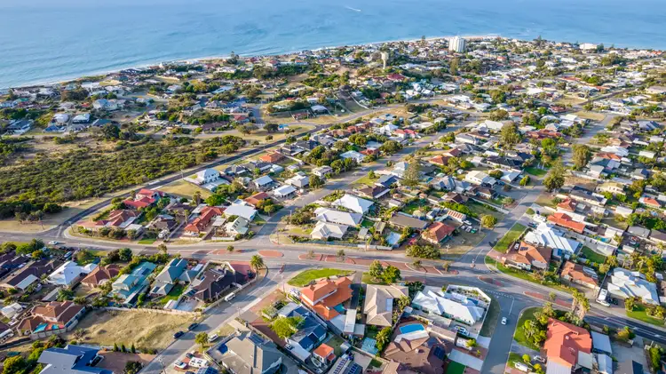 1 Marsh Place, Halls Head WA 6210