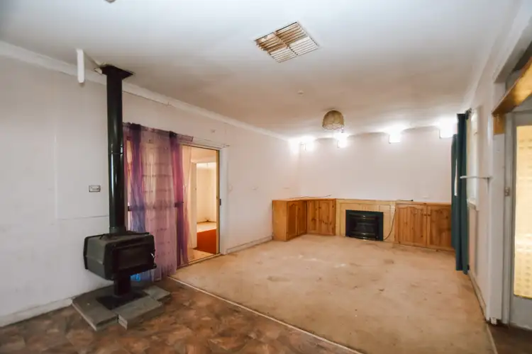 Fifth view of Homely house listing, 8 Dundas Avenue, Broken Hill NSW 2880