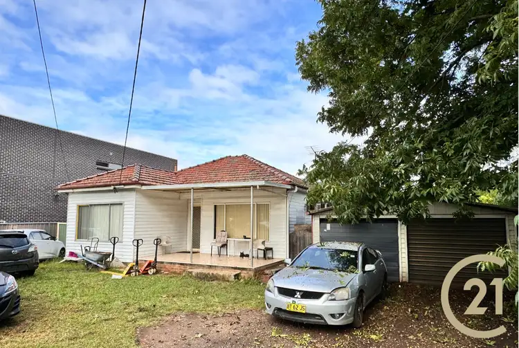 11 Normanby Street, Fairfield East NSW 2165
