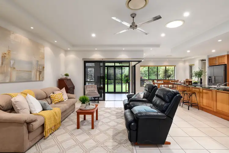 Sixth view of Homely house listing, 5 Sapphire Court, Southside QLD 4570