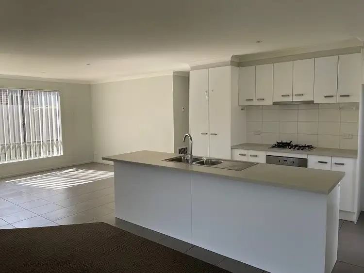 Fifth view of Homely house listing, 8 Weebill Way, Pakenham VIC 3810