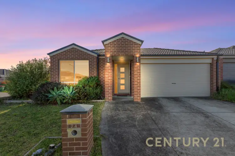 24 Currawong Crescent, Pakenham VIC 3810