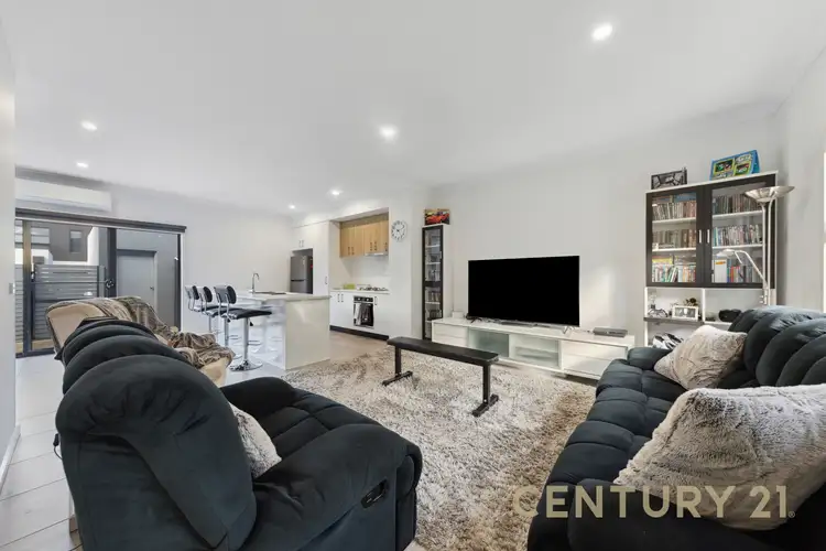 7 Roller Walk, Pakenham VIC 3810