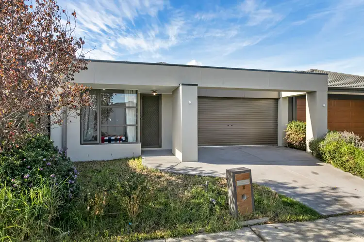 Second view of Homely house listing, 8 Silverbush Way, Truganina VIC 3029