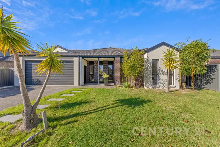 16 Greenway Drive, Pakenham VIC 3810