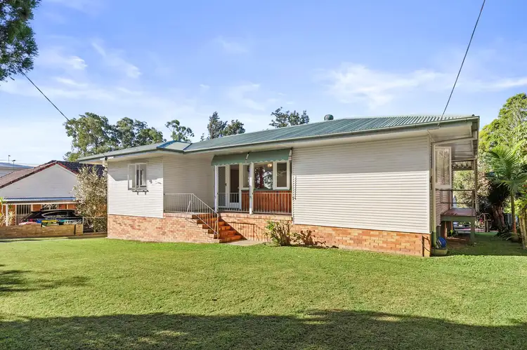 32 Kenmore Road, Kenmore QLD 4069