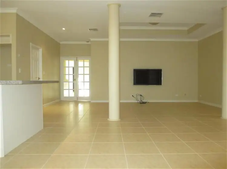 Fifth view of Homely house listing, 10 Sao Jorge Green, Secret Harbour WA 6173