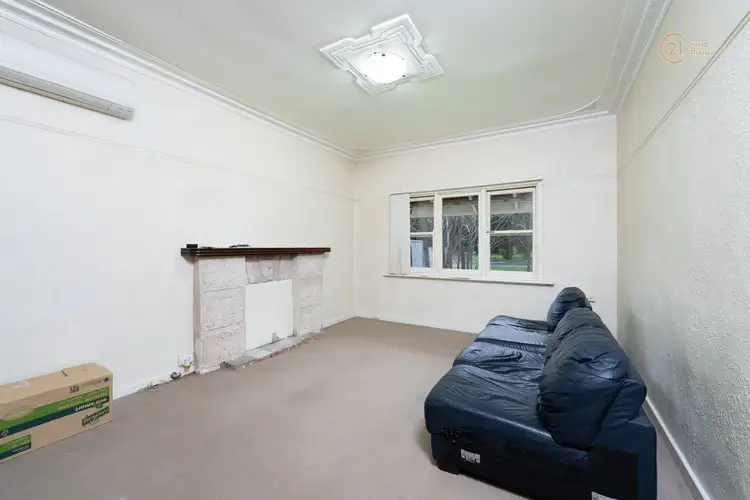 16 Fifth Road, Armadale WA 6112
