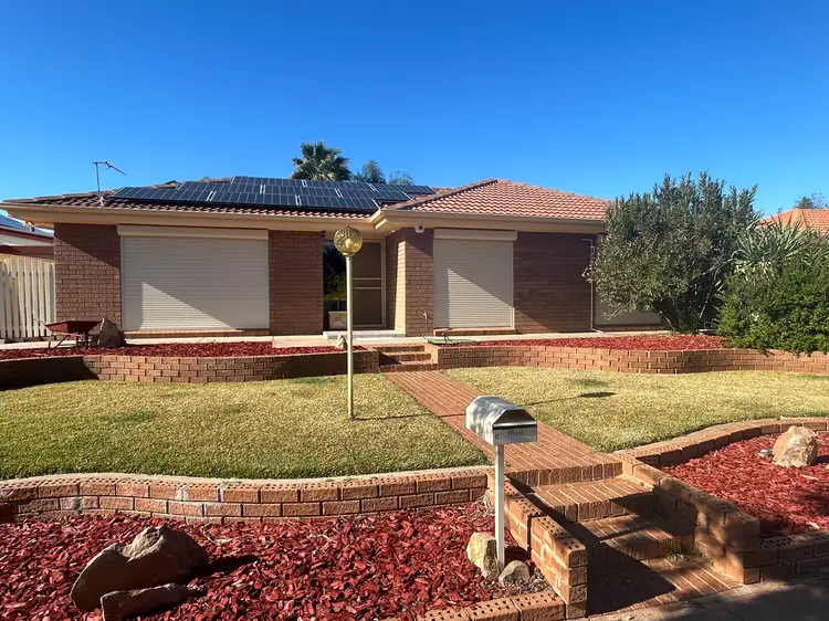 6 Simmons Crescent