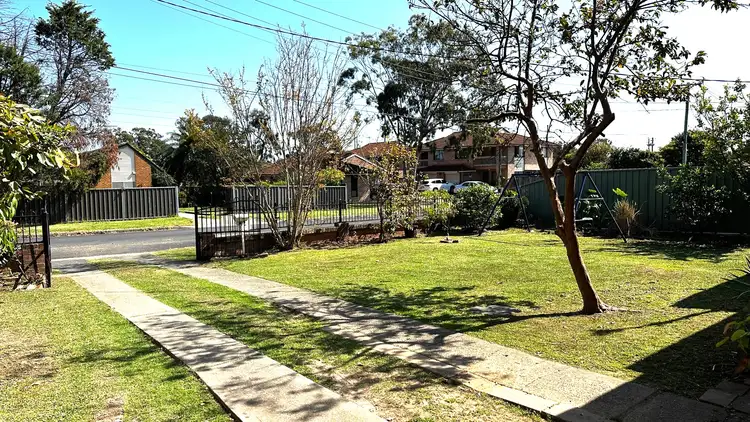 8 Erica Place, Minto NSW 2566