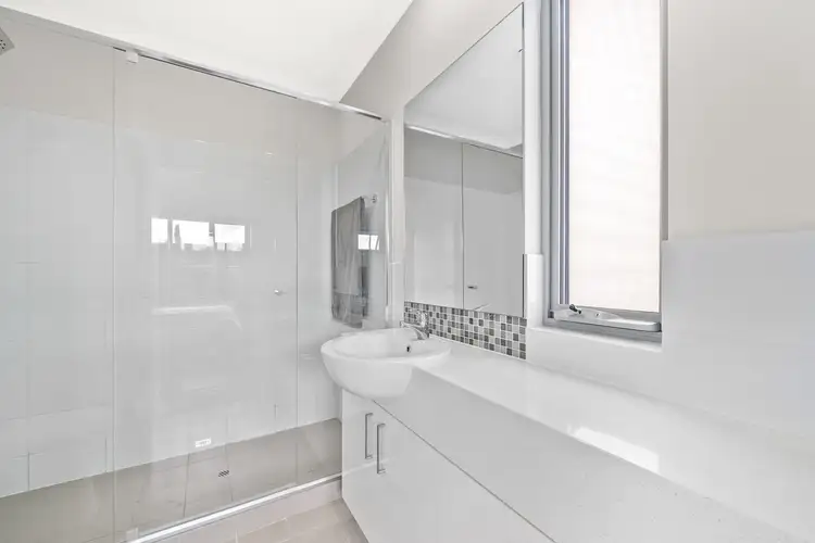 Fourth view of Homely apartment listing, 4/5 Oakland Avenue, Cloverdale WA 6105