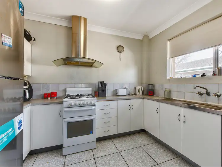 2/10 Piers Street