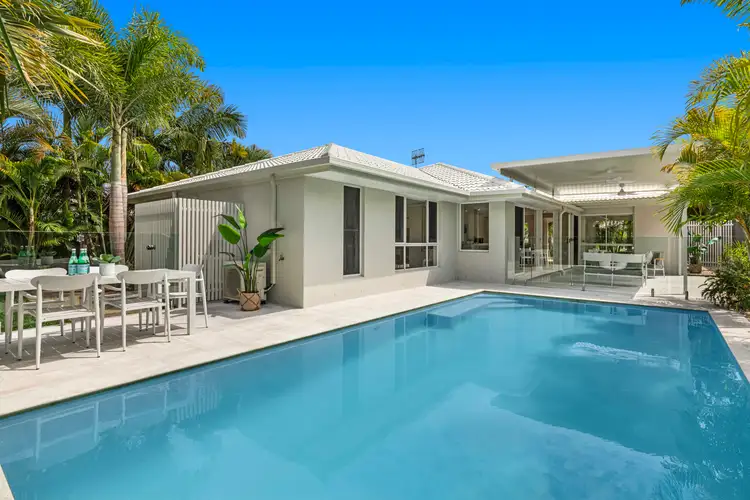 6 Hazelwood Court