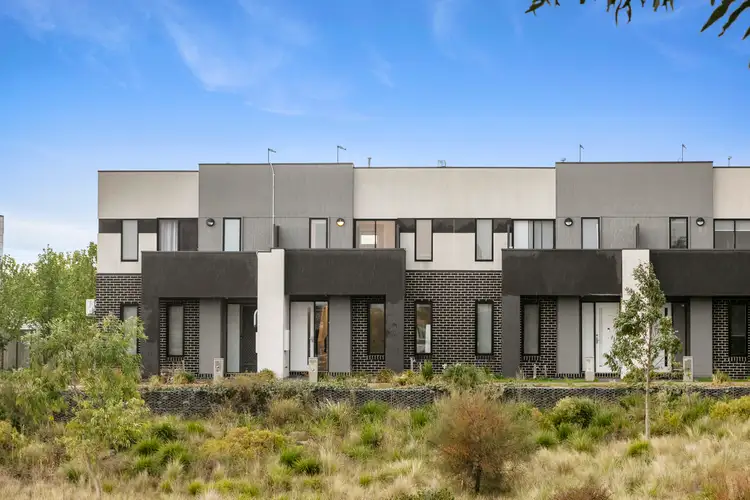 8 Lenox Walk, Point Cook VIC 3030