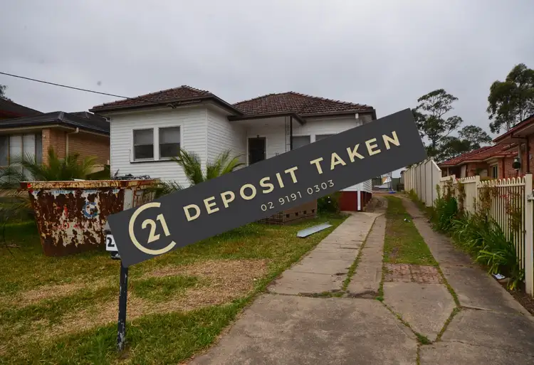 21 Pendle Way, Pendle Hill NSW 2145